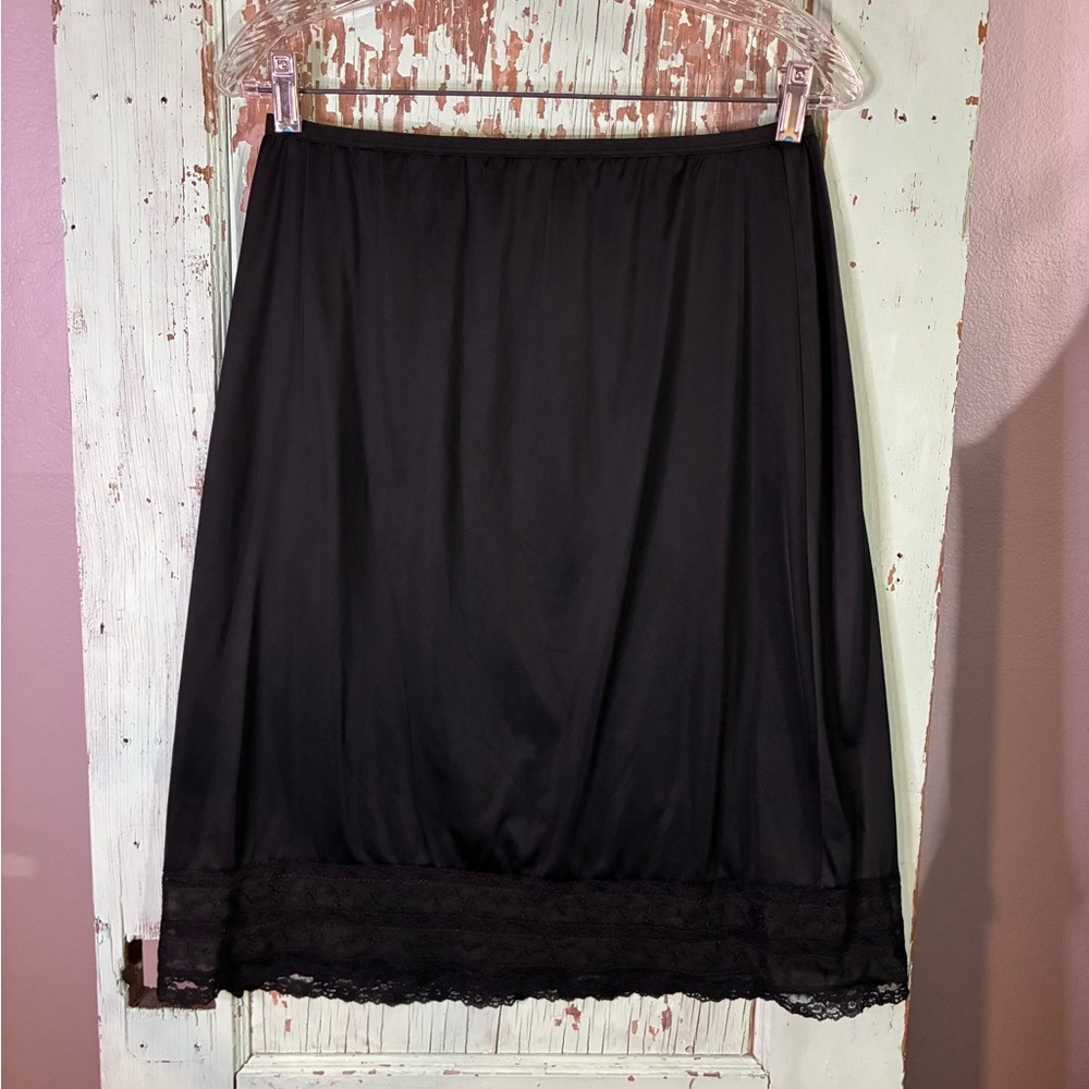 Women’s VTG black sheer midi Lace Trim slip Skirt